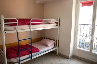Un ou plusieurs lits dans un hébergement de l'établissement Bastille Hostel