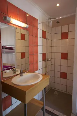 Salle de bains dans l'établissement Bastille Hostel