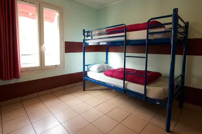 Un ou plusieurs lits dans un hébergement de l'établissement Auberge Internationale des Jeunes