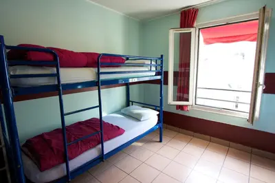 Un ou plusieurs lits dans un hébergement de l'établissement Auberge Internationale des Jeunes