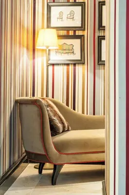 Coin salon dans l'établissement Hôtel du Romancier