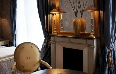 Coin salon dans l'établissement Hôtel du Romancier