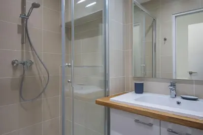 Salle de bains dans l'établissement Vintage, F3 avec terrasse, Villa Saint Charles