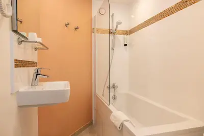 Salle de bains dans l'établissement Paris Legendre