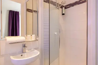 Salle de bains dans l'établissement Paris Legendre