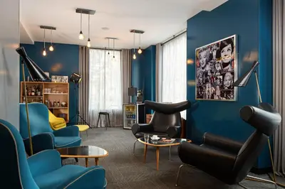Coin salon dans l'établissement Platine Hotel