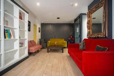 Coin salon dans l'établissement Enjoy Hostel