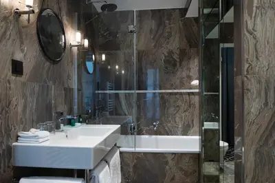 Salle de bains dans l'établissement Hôtel Le Pradey