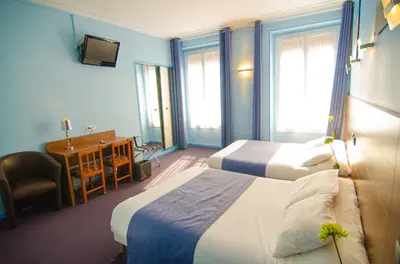 Un ou plusieurs lits dans un hébergement de l'établissement Hotel Paris Bruxelles