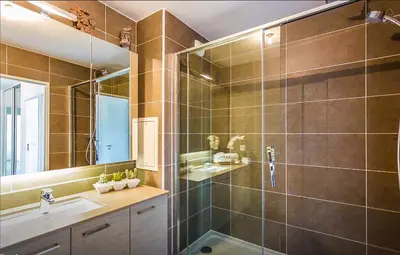 Salle de bains dans l'établissement Vue sur Seine Musicale