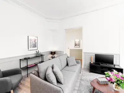 Coin salon dans l'établissement LivinParis - Luxury AC 4 Bedrooms Opera I