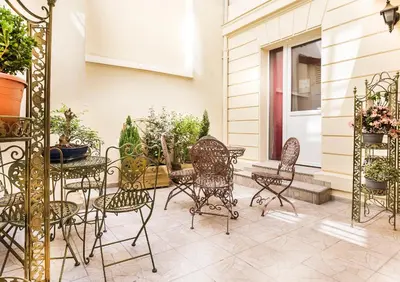 Coin salon dans l'établissement Hôtel Montsouris Orléans
