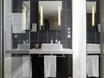 Salle de bains dans l'établissement Novotel Suites Paris Issy Les Moulineaux
