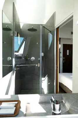 Salle de bains dans l'établissement Hôtel Jules & Jim