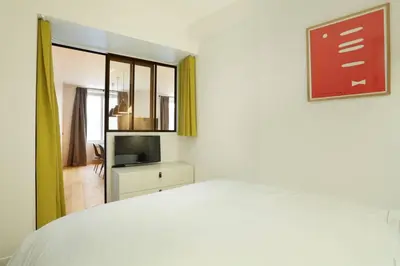 Télévision ou salle de divertissement dans l'établissement Pick A Flat's Apartment in Saint Germain - Rue Corneille