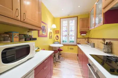 Cuisine ou kitchenette dans l'établissement Veeve - Painting the Streets of Pigalle