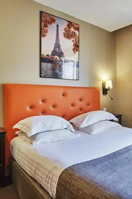 Un ou plusieurs lits dans un hébergement de l'établissement Hôtel Le Relais Saint Charles