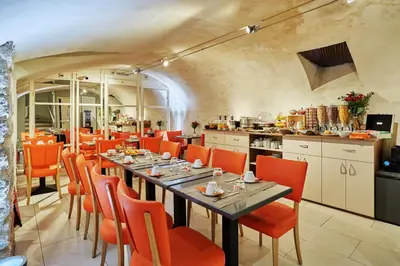 Cuisine ou kitchenette dans l'établissement Hôtel Le Relais Saint Charles