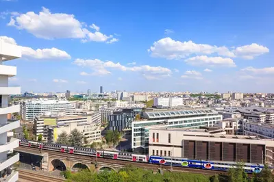 Vue générale sur Issy-les-Moulineaux ou vue de la ville depuis l'appartement
