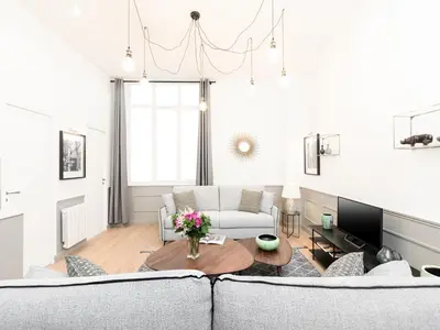 Coin salon dans l'établissement LivinParis - Luxury 3 & AC 4 Bedrooms Montmartre I