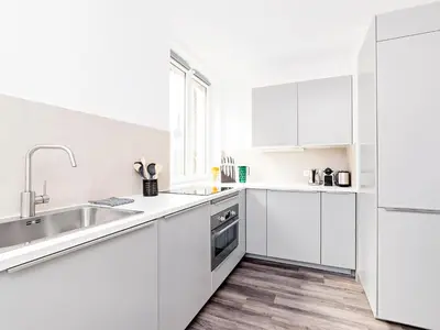 Cuisine ou kitchenette dans l'établissement LivinParis - Luxury 3 & AC 4 Bedrooms Montmartre I