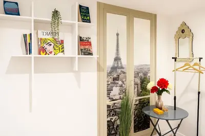 Bibliothèque dans l'appartement