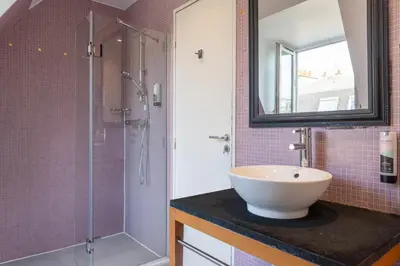 Salle de bains dans l'établissement Appart Hotel Avalon