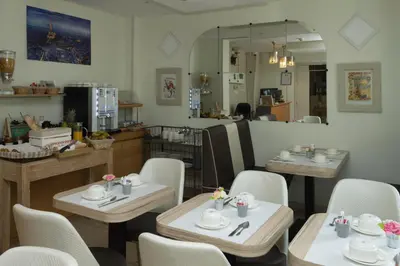 Restaurant ou autre lieu de restauration dans l'établissement Hôtel de Paris La Défense