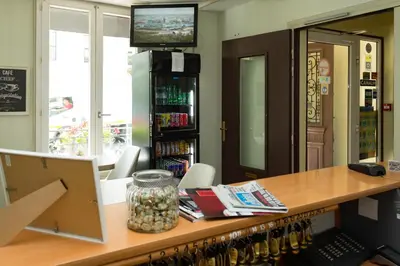 Télévision ou salle de divertissement dans l'établissement Hôtel de Paris La Défense