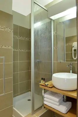 Salle de bains dans l'établissement Hôtel Volney Opéra
