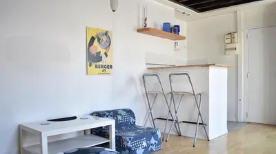 Cuisine ou kitchenette dans l'établissement Cosy 25 sqm Studio in Heart of Paris