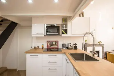 Cuisine ou kitchenette dans l'établissement Premier Collection at Le Marais Chic Paris Stay Near Notre Dame, Exclusive Deal