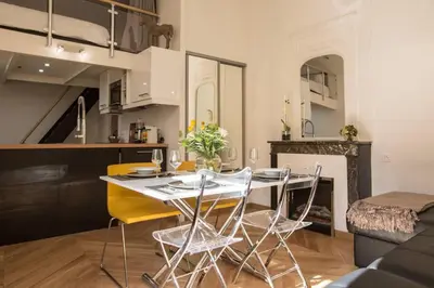 Cuisine ou kitchenette dans l'établissement Premier Collection at Le Marais Chic Paris Stay Near Notre Dame, Exclusive Deal