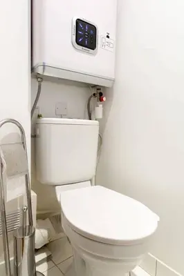 Salle de bains dans l'établissement Historic Paris Apartment Steps from Notre Dame and Louvre - Limited Offer