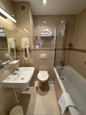 Salle de bains dans l'établissement Hotel Agenor