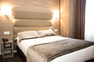 Un ou plusieurs lits dans un hébergement de l'établissement Hotel Agenor