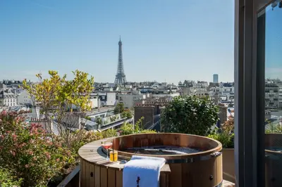 Vue générale sur Paris ou vue de la ville depuis l'hôtel