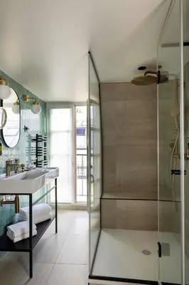 Salle de bains dans l'établissement Hôtel Maxim Opéra