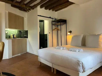 Un ou plusieurs lits dans un hébergement de l'établissement Conde Chic Studio
