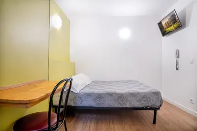 Un ou plusieurs lits dans un hébergement de l'établissement Hotel de Nantes