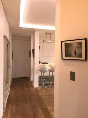 Télévision ou salle de divertissement dans l'établissement Luxury Stay Paris Place des Vosges