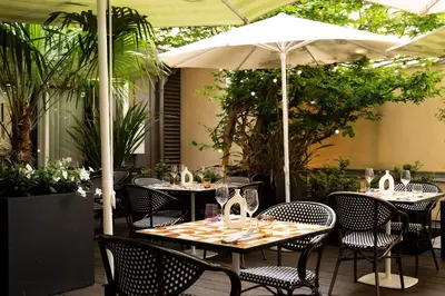 Jardin de l'établissement Le Parchamp, a Tribute Portfolio Hotel, Paris Boulogne