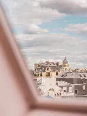 Vue générale sur Paris ou vue de la ville depuis l'hôtel