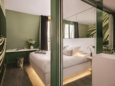 Un ou plusieurs lits dans un hébergement de l'établissement Legend Hôtel Paris