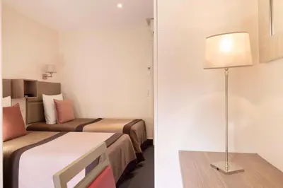 Un ou plusieurs lits dans un hébergement de l'établissement Hôtel Saint Pierre
