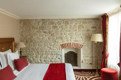 Un ou plusieurs lits dans un hébergement de l'établissement Hotel Du Beaumont