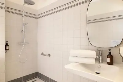 Salle de bains dans l'établissement Hôtel Le Daum