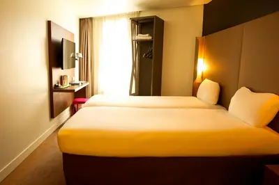 Télévision ou salle de divertissement dans l'établissement CAMPANILE PARIS - Clichy Centre
