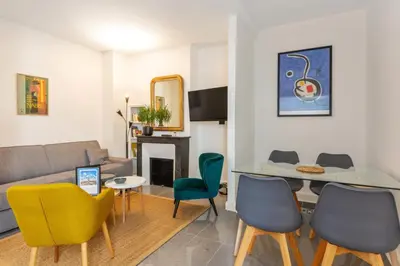 Télévision ou salle de divertissement dans l'établissement Appartement du Marché St Honoré - Welkeys