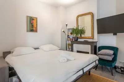Un ou plusieurs lits dans un hébergement de l'établissement Appartement du Marché St Honoré - Welkeys